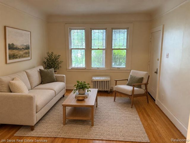 825 Beaconsfield 1n Avenue, Grosse Pointe Park, MI 48230