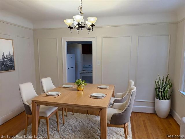 825 Beaconsfield 1n Avenue, Grosse Pointe Park, MI 48230