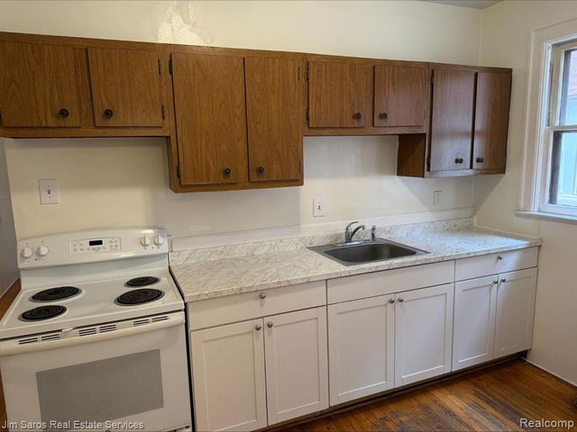 825 Beaconsfield 1n Avenue, Grosse Pointe Park, MI 48230