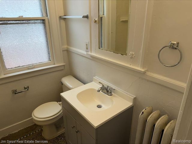 825 Beaconsfield 1n Avenue, Grosse Pointe Park, MI 48230