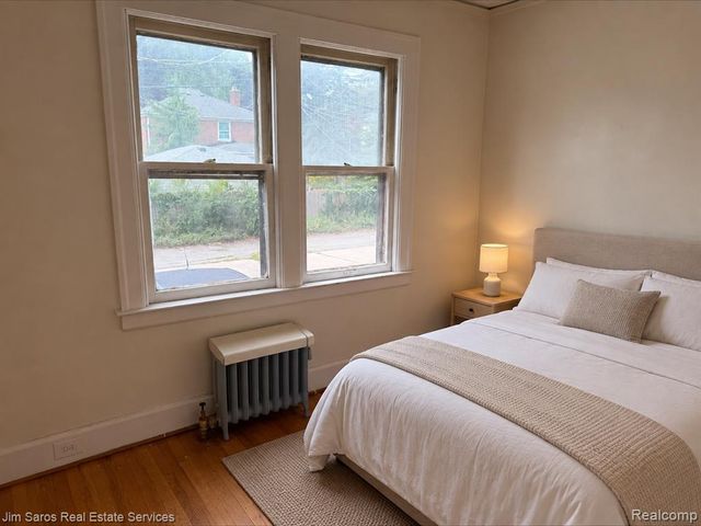 825 Beaconsfield 1n Avenue, Grosse Pointe Park, MI 48230