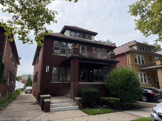825 Beaconsfield 1n Avenue, Grosse Pointe Park, MI 48230