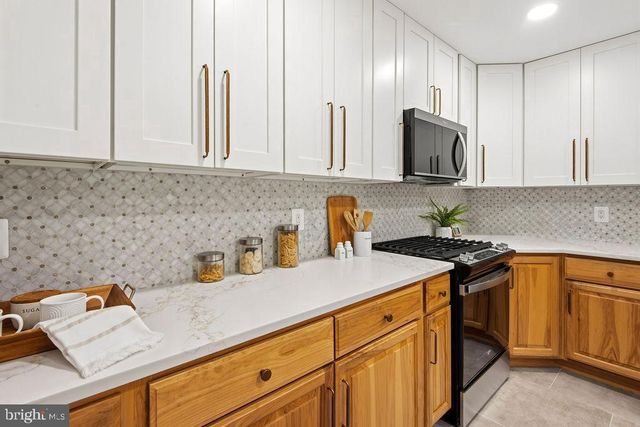 2302 SHORT RIDGE RD, Reston, VA 20191