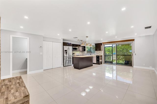 4299 Coral Springs Dr 3A, Coral Springs, FL 33065