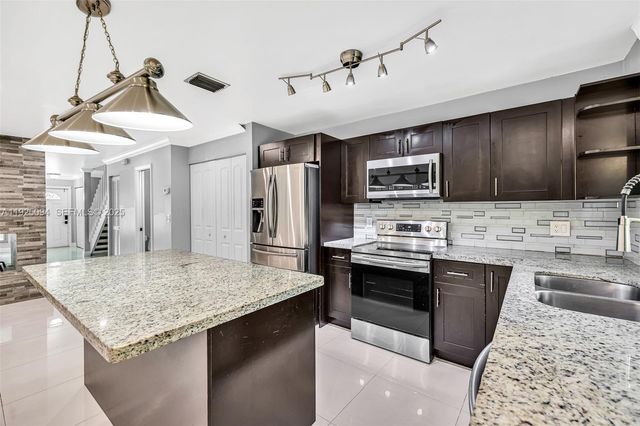 4299 Coral Springs Dr 3A, Coral Springs, FL 33065