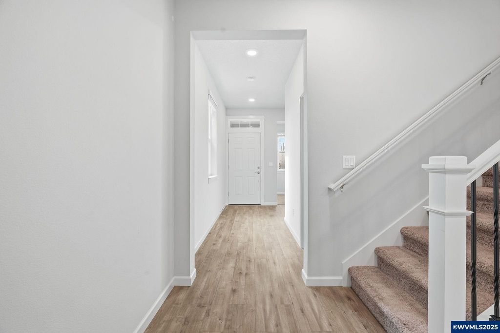 Image 10 of property listing at 2618 NW Shadden Dr, Mcminnville, OR 97128