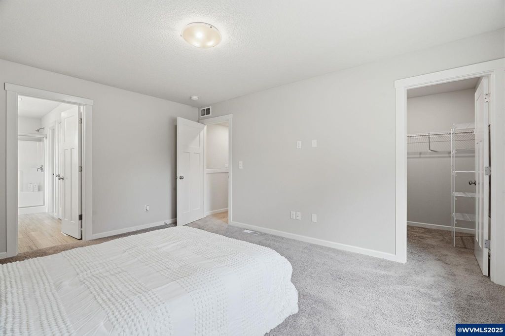 Image 11 of property listing at 2618 NW Shadden Dr, Mcminnville, OR 97128