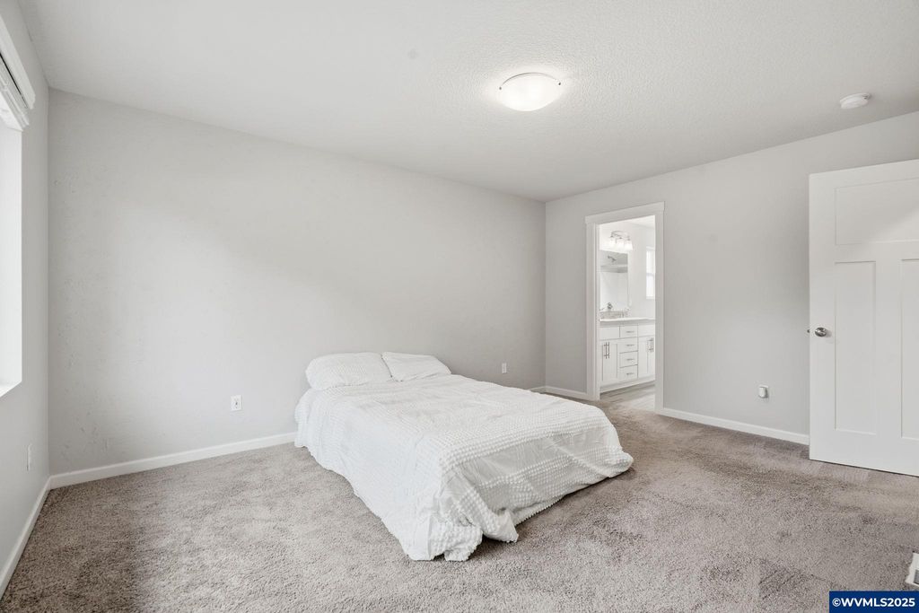 Image 12 of property listing at 2618 NW Shadden Dr, Mcminnville, OR 97128