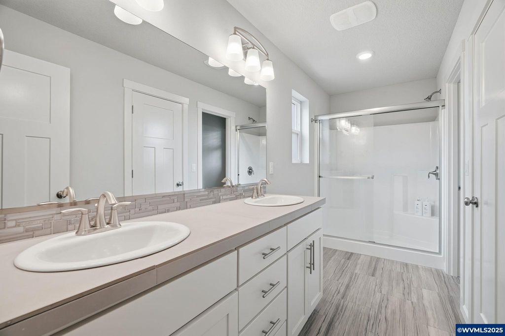 Image 13 of property listing at 2618 NW Shadden Dr, Mcminnville, OR 97128