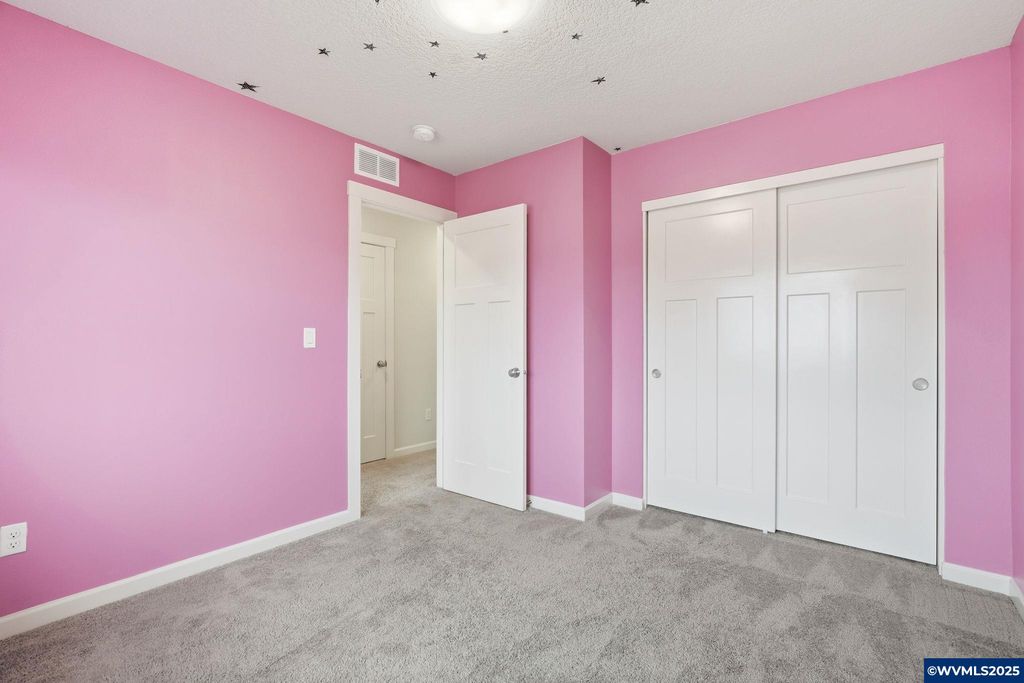 Image 17 of property listing at 2618 NW Shadden Dr, Mcminnville, OR 97128