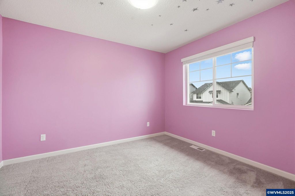 Image 18 of property listing at 2618 NW Shadden Dr, Mcminnville, OR 97128