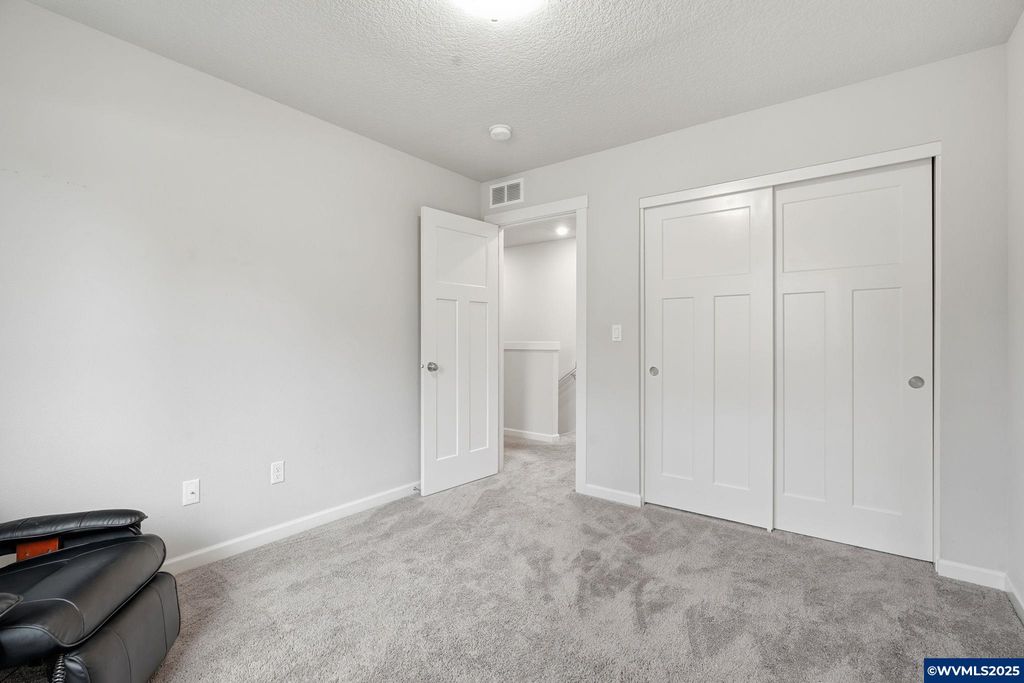 Image 19 of property listing at 2618 NW Shadden Dr, Mcminnville, OR 97128