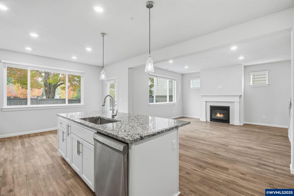 Image 2 of property listing at 2618 NW Shadden Dr, Mcminnville, OR 97128