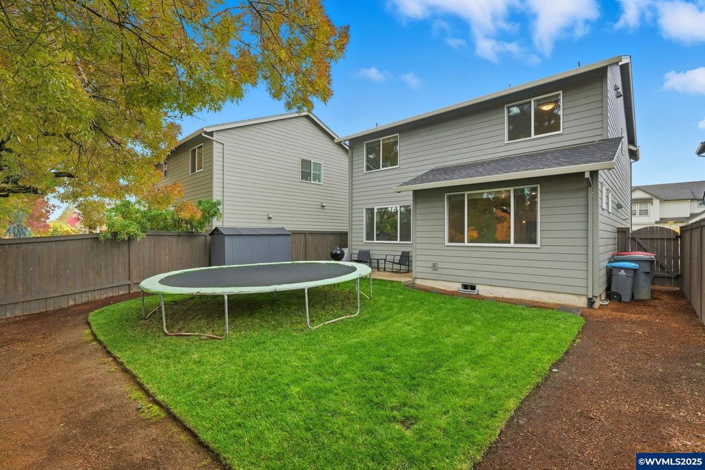 Image 21 of property listing at 2618 NW Shadden Dr, Mcminnville, OR 97128