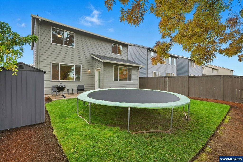 Image 22 of property listing at 2618 NW Shadden Dr, Mcminnville, OR 97128