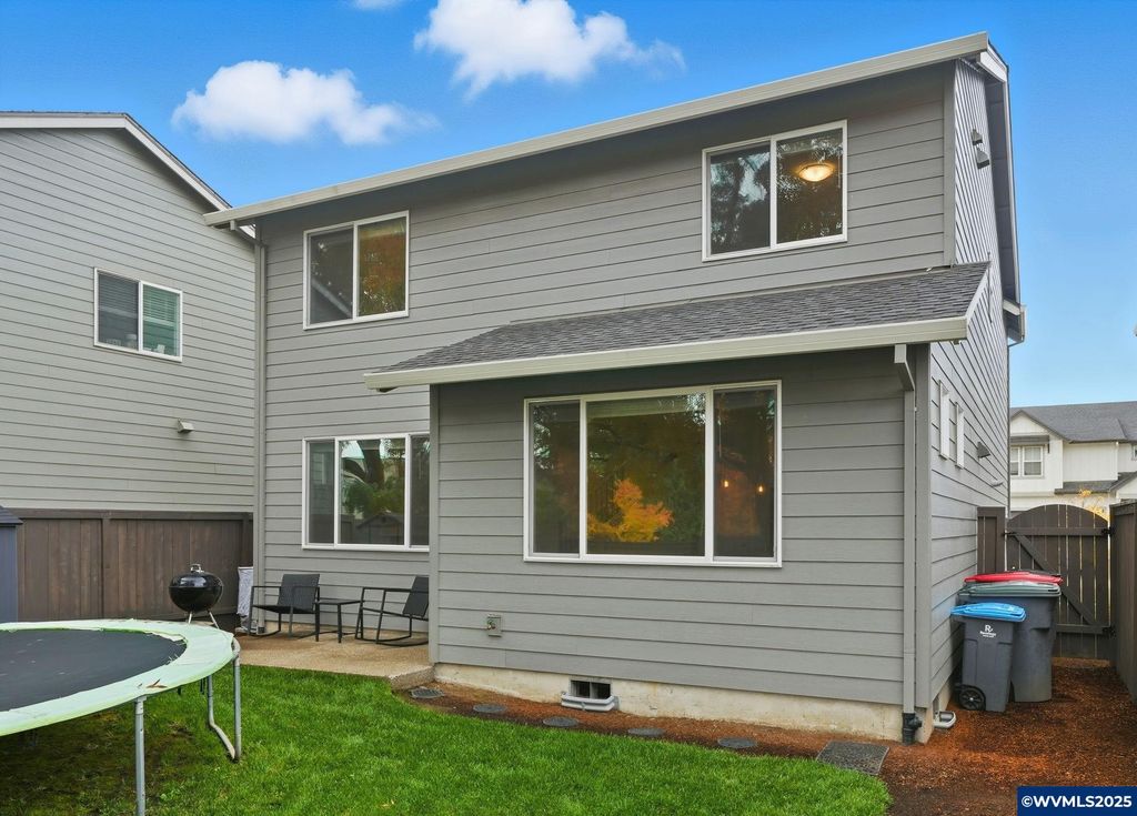 Image 23 of property listing at 2618 NW Shadden Dr, Mcminnville, OR 97128