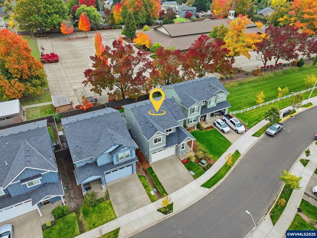 Image 26 of property listing at 2618 NW Shadden Dr, Mcminnville, OR 97128