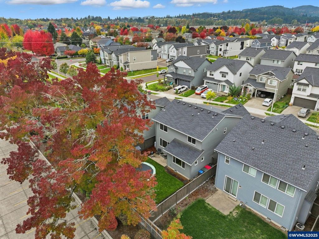 Image 28 of property listing at 2618 NW Shadden Dr, Mcminnville, OR 97128