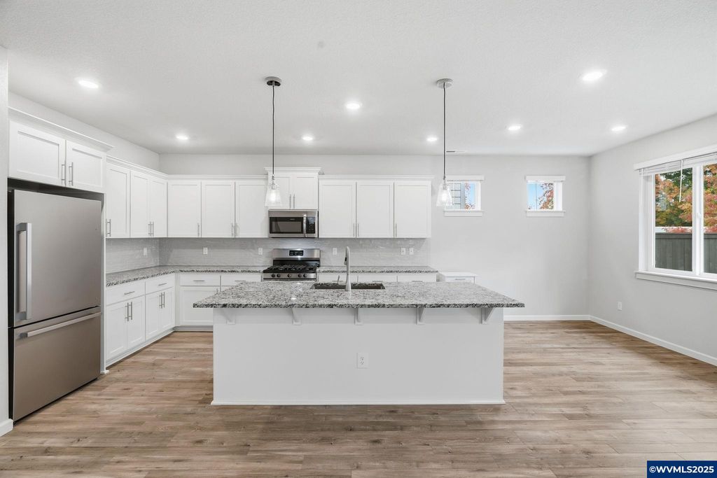 Image 4 of property listing at 2618 NW Shadden Dr, Mcminnville, OR 97128