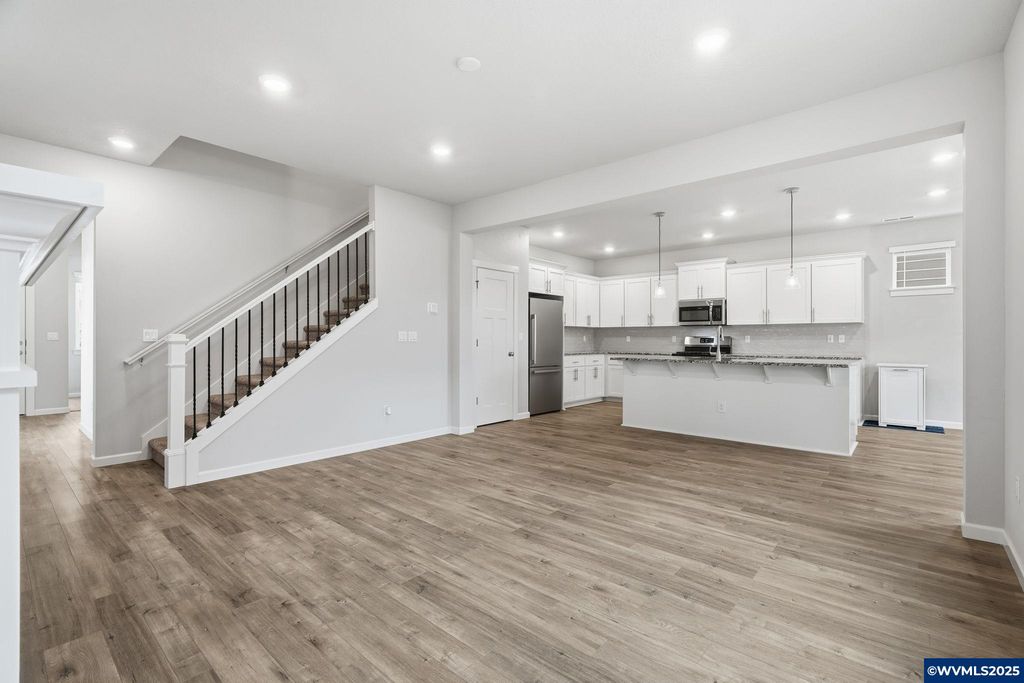 Image 6 of property listing at 2618 NW Shadden Dr, Mcminnville, OR 97128