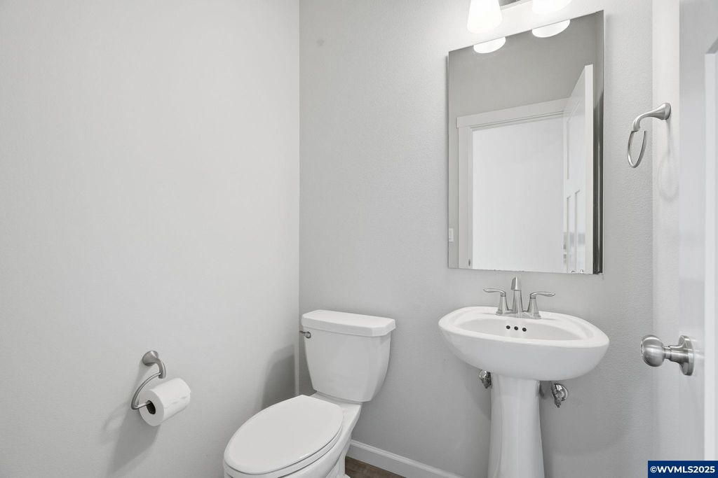 Image 9 of property listing at 2618 NW Shadden Dr, Mcminnville, OR 97128