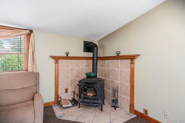 17 Brook Place, East Islip, NY 11730