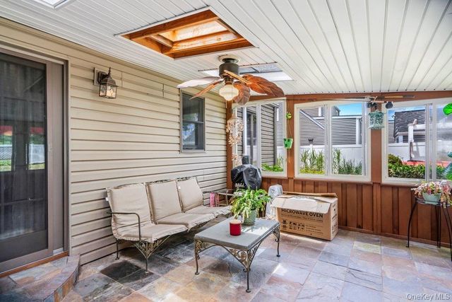 17 Brook Place, East Islip, NY 11730
