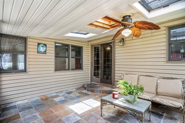 17 Brook Place, East Islip, NY 11730