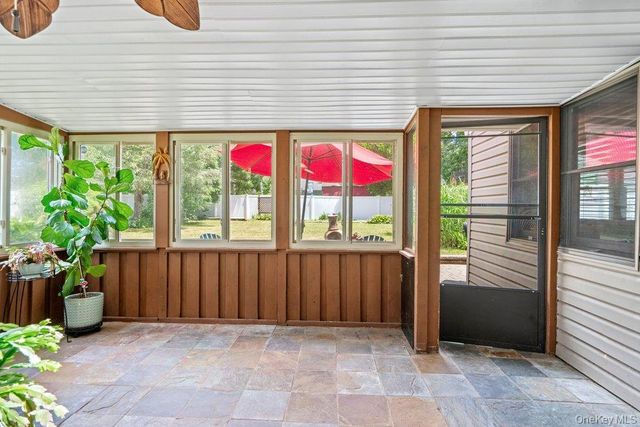 17 Brook Place, East Islip, NY 11730