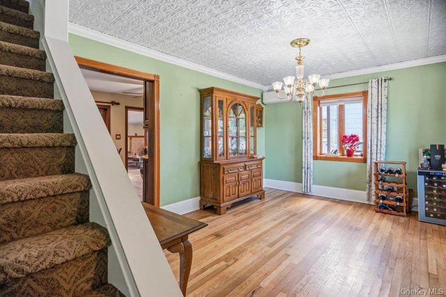17 Brook Place, East Islip, NY 11730