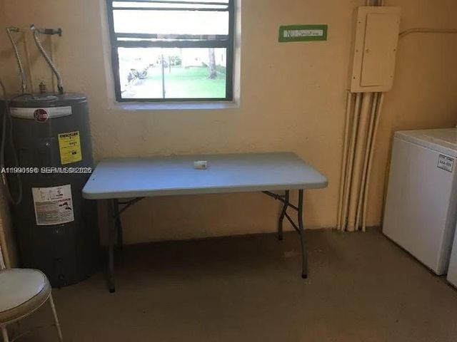 200 Berkley Rd 123, Hollywood, FL 33024