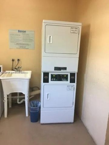 200 Berkley Rd 123, Hollywood, FL 33024