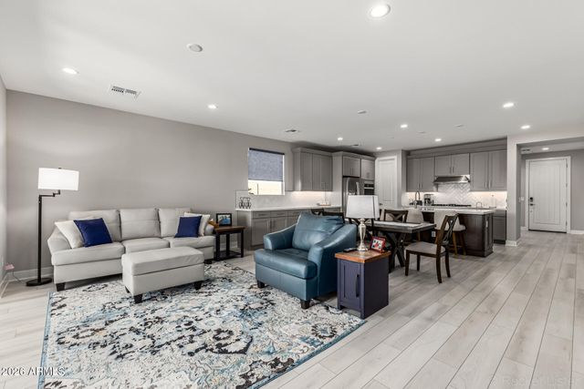 17631 W CRAWFORDSVILLE Drive, Surprise, AZ 85388