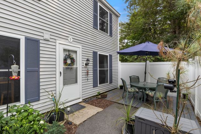 9 Hemlock Forest Drive, Dover, NH 03820