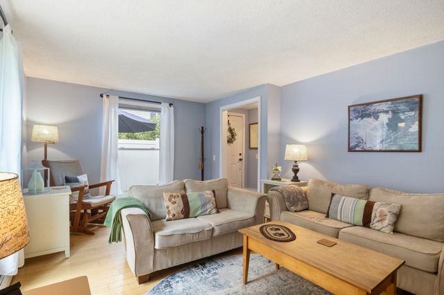 9 Hemlock Forest Drive, Dover, NH 03820