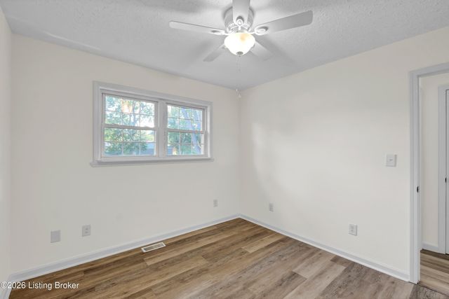 1024 Hillview Blvd, Louisville, KY 40229