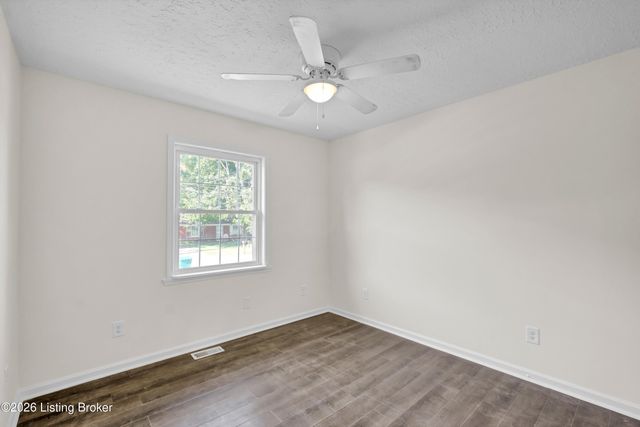 1024 Hillview Blvd, Louisville, KY 40229
