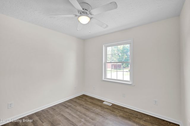 1024 Hillview Blvd, Louisville, KY 40229