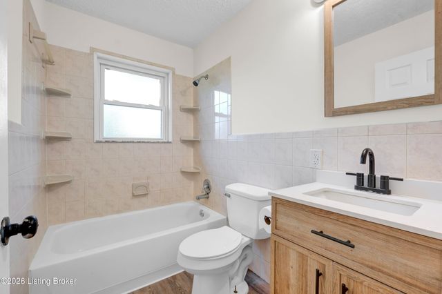 1024 Hillview Blvd, Louisville, KY 40229