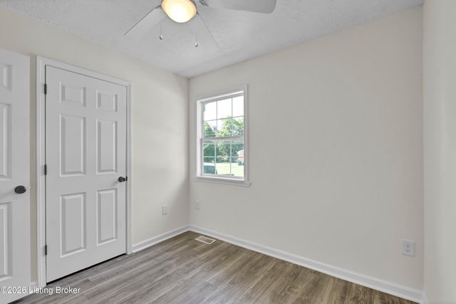 1024 Hillview Blvd, Louisville, KY 40229