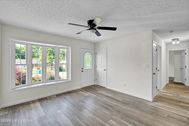 1024 Hillview Blvd, Louisville, KY 40229