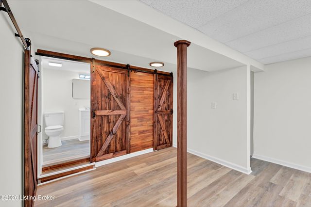 1024 Hillview Blvd, Louisville, KY 40229