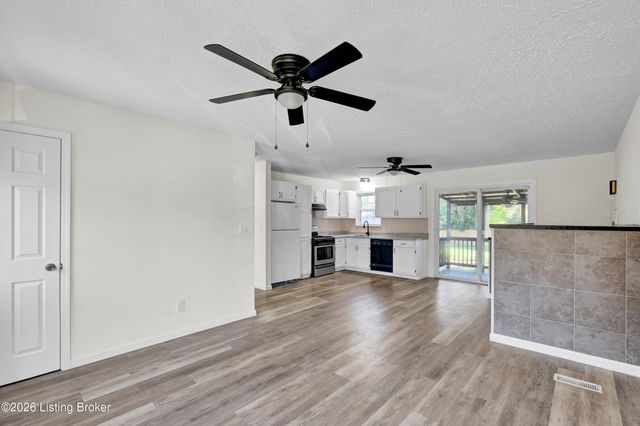 1024 Hillview Blvd, Louisville, KY 40229