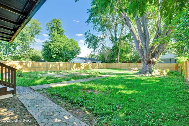 1024 Hillview Blvd, Louisville, KY 40229