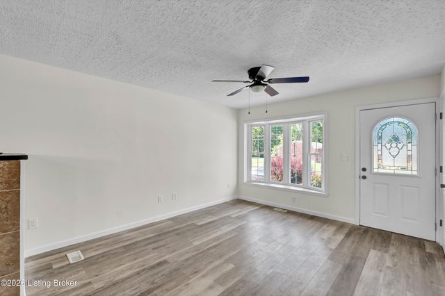 1024 Hillview Blvd, Louisville, KY 40229