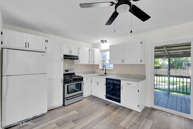 1024 Hillview Blvd, Louisville, KY 40229