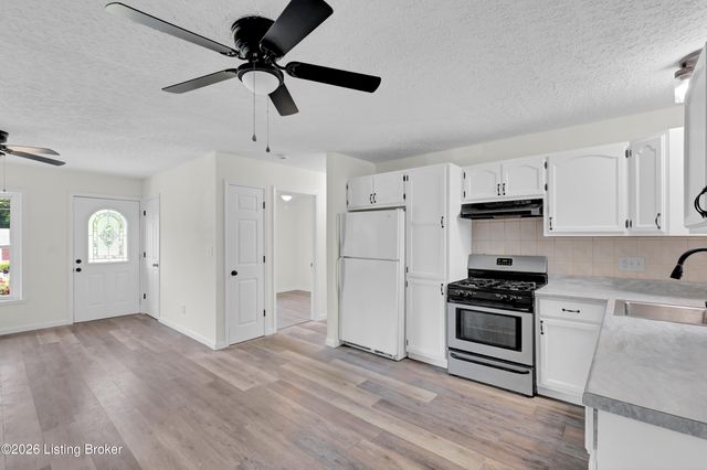 1024 Hillview Blvd, Louisville, KY 40229