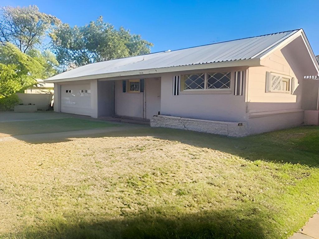 1006 Borger Street, Plainview, TX 79072