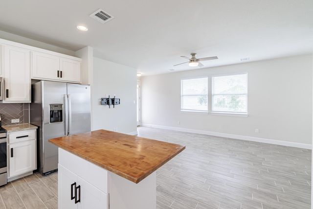 100 Catalina DR, Kyle, TX 78640
