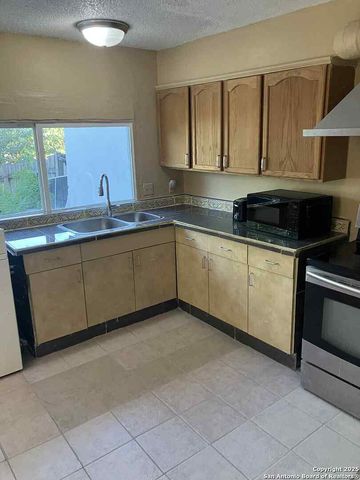 1230 Churing, San Antonio, TX 78245